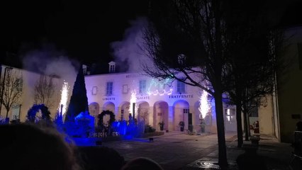 Conte pyrotechnique  "à la recherche du traineau du Père-Noël dans le monde" à Bar-sur-Aube