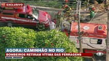 O Brasil Urgente acompanhou o salvamento dos bombeiros de uma das vítimas de um acidente grave em Santana de Parnaíba. #BrasilUrgente