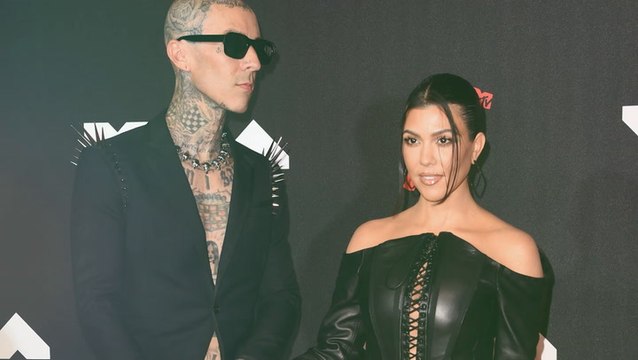 Travis Barker Seductively Sucks Kourtney Kardashian’s Toes