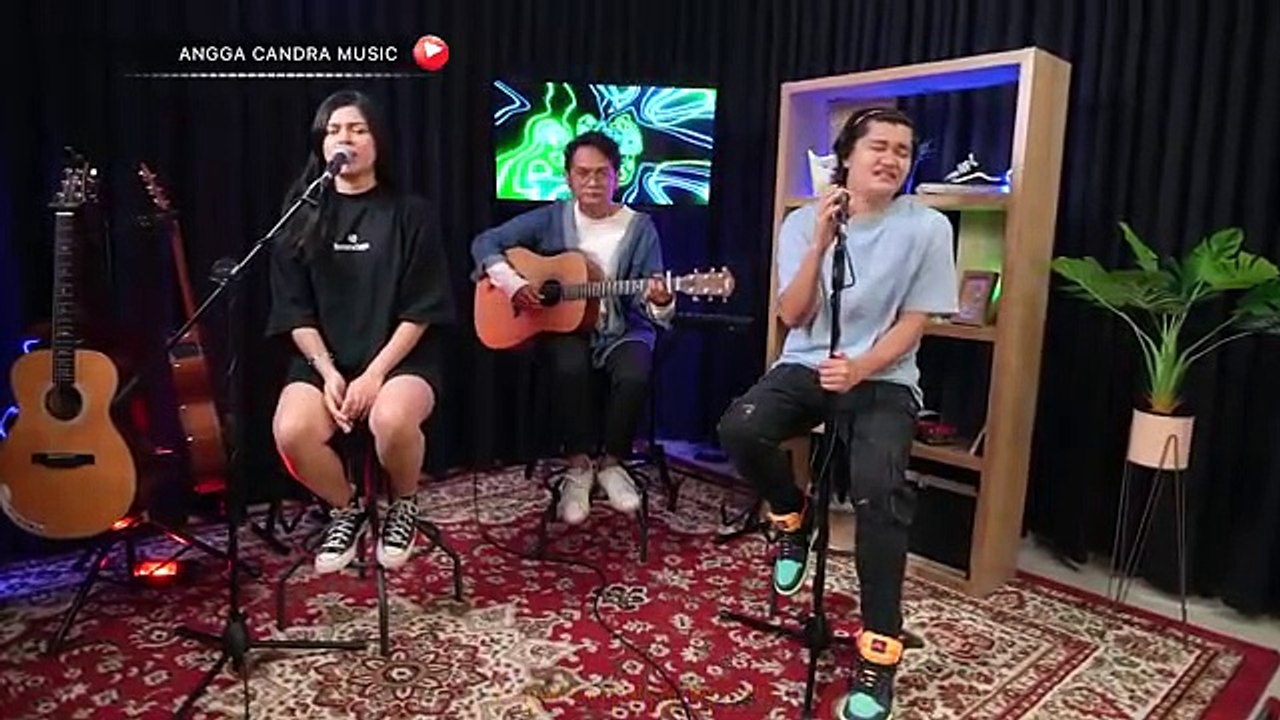 SAMPA TUTUP USIA - ANGGA CANDRA FT DELLA FIRDATIA