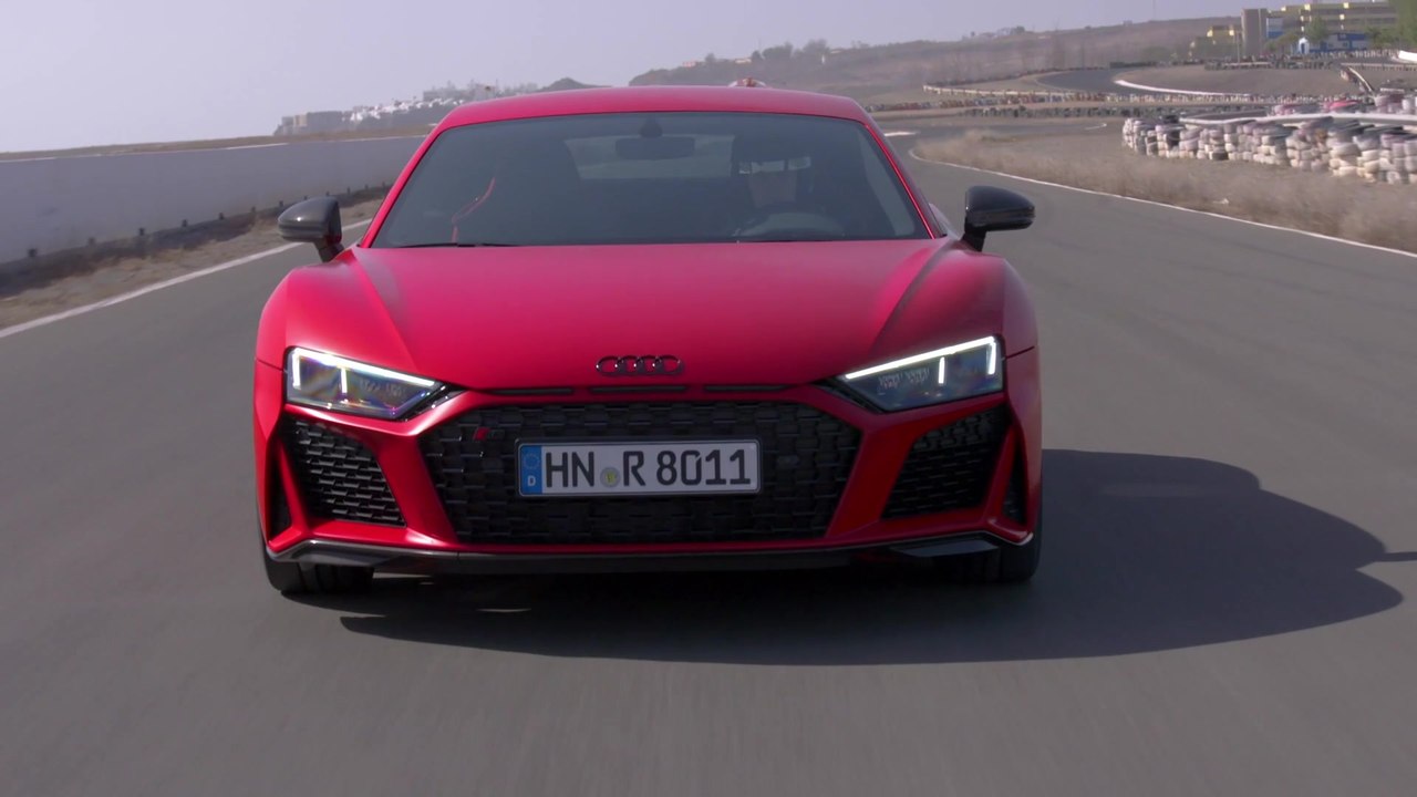 Audi R8 Coupé V10 performance in Tango red Driving Video