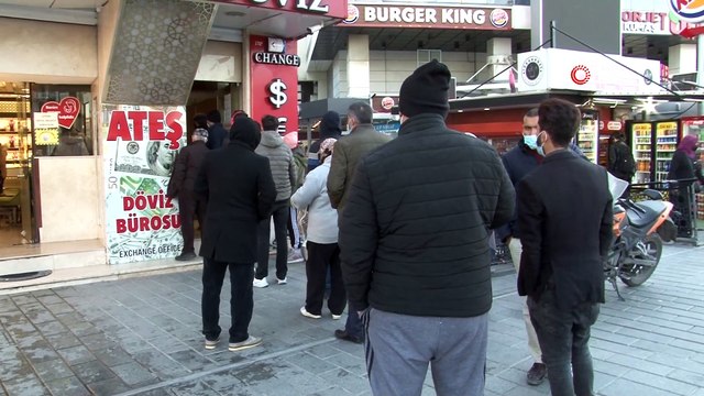 Dolar düştü, vatandaşlar döviz bürolarına koştu