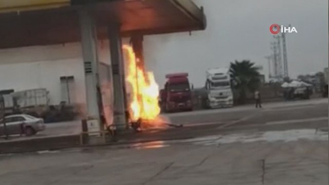 Akaryakıt istasyonunda korkutan yangın kamerada
