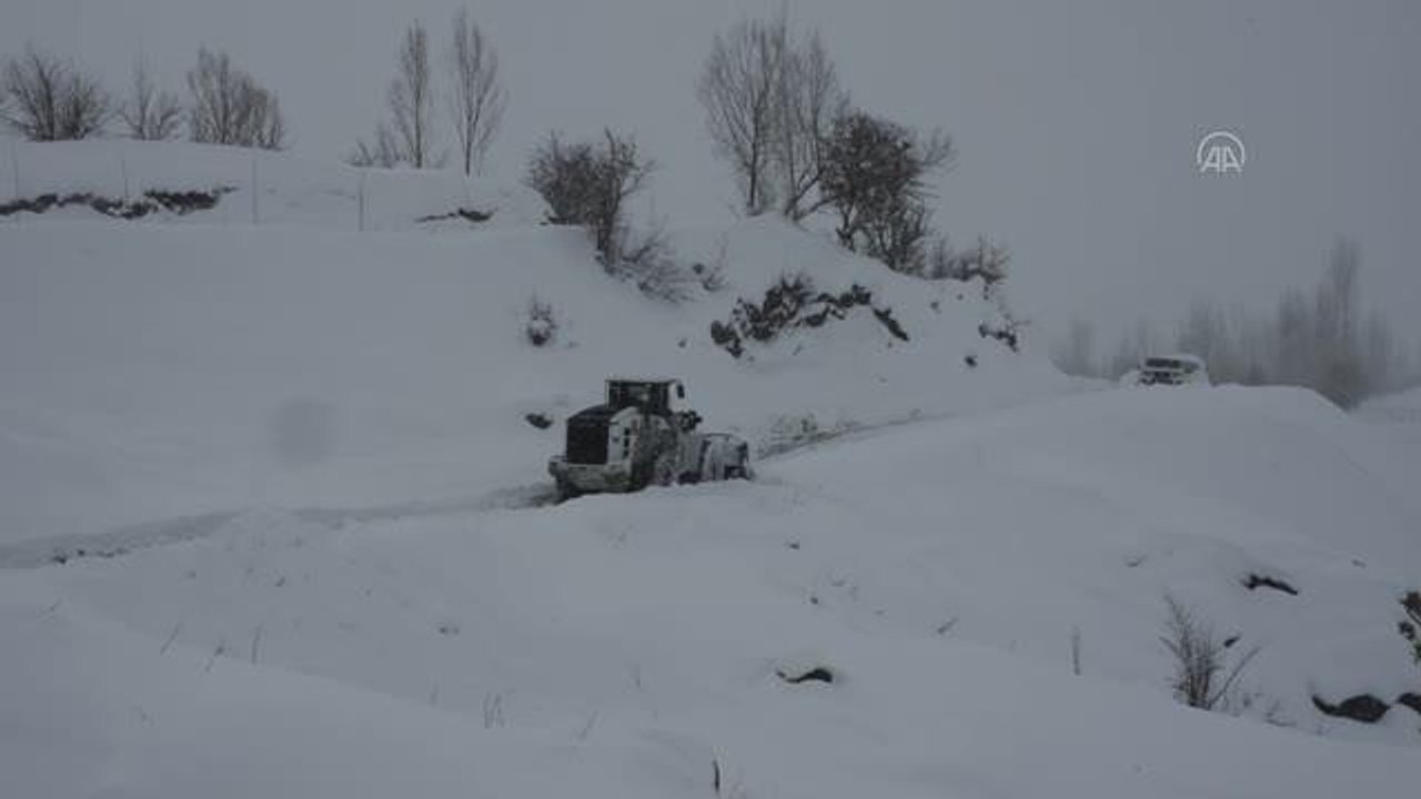 Kar yağışı ulaşımı olumsuz etkiliyor