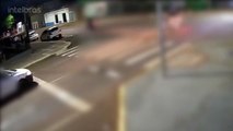 Câmera de segurança registra momento de furto de motocicleta de placas ASY-2380 na Rua Paraná