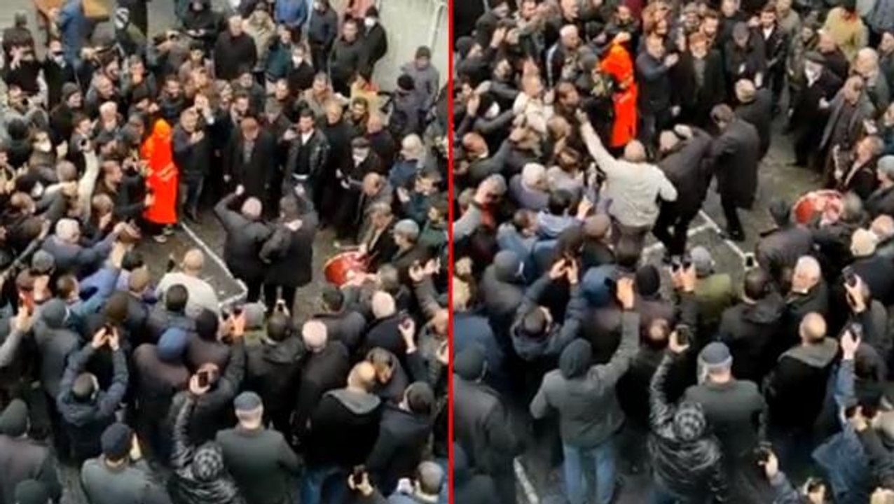 Esnaf doların 12 liraya düşmesini "Recep Tayyip Erdoğan" tezahüratları eşliğinde halay çekerek kutladı