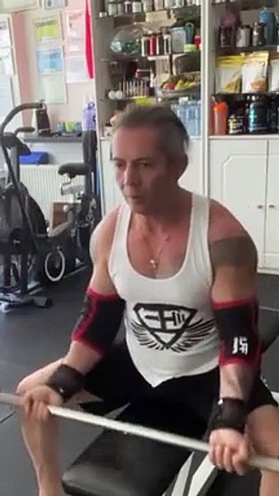 Voici mon entraînement Biceps de ce lundi après-midi pour continuer la semaine en beauté.