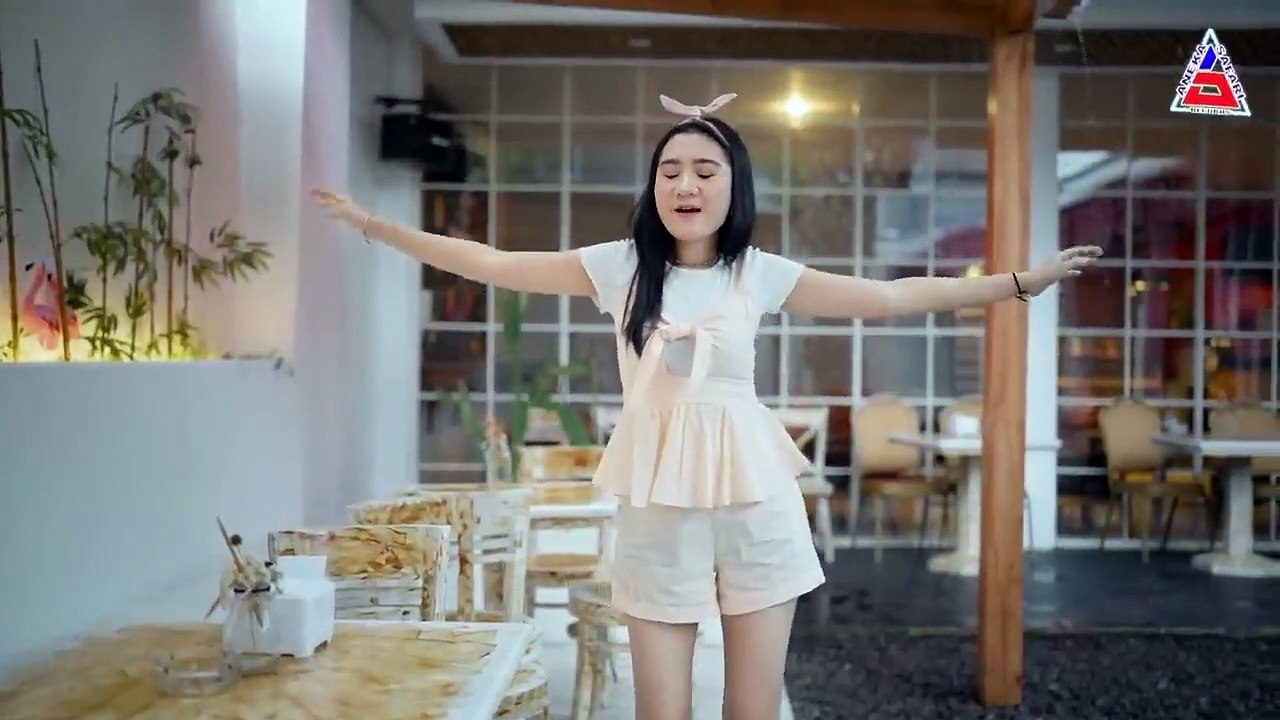 DJ SIA SIA BERJUANG - Lutfiana Dewi (Official Music Video ANEKA SAFARI)