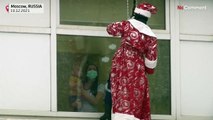 طلاب فرق الإنقاذ الروسية يزورون مستشفى الأطفال للتهنئة بعيد الميلاد.. فيديو