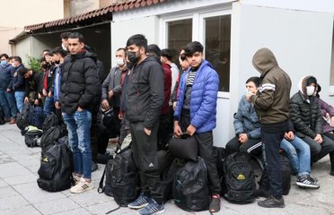 Polisten kaçan minibüste 36 düzensiz göçmen yakalandı