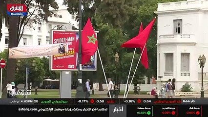 ...نحو ثلاثين دقيقة بالقرب من احد موظفي الب...