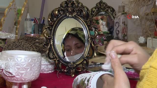 Ahşap Boyama Kursu'nda hem moral buluyor hem de evlerine ekonomik katkı sağlıyorlar