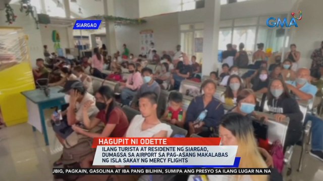 Ilang turista at residente ng Siargao, dumagsa sa airport sa pag-asang makalabas ng isla sakay ng mercy flights | 24 Oras