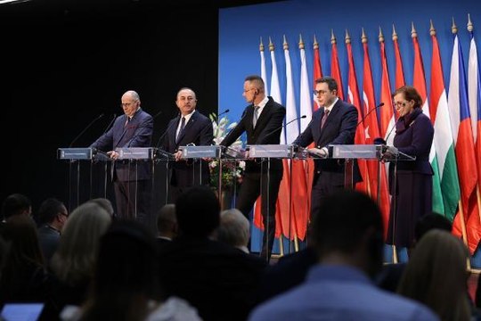 Dışişleri Bakanı Çavuşoğlu: Türkiye enerji kaynağı bakımından da güvenli bir ülkedir