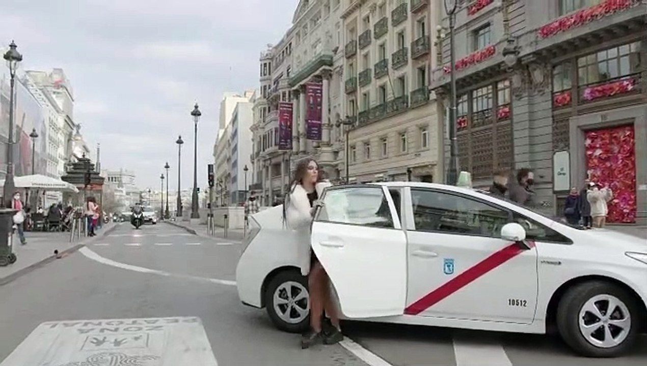 Cristina Pedroche pasea desnuda por Madrid antes de las Campanadas