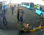 Halk otobüsü şoförüyle tartışan şahıs, taksiyle durağa giderek şoförü bıçakladı