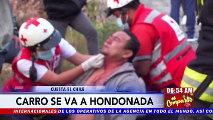 Download Video: ¡Salvados de milagro! Carro se va a hondonada en Cuesta El Chile dejando varios heridos