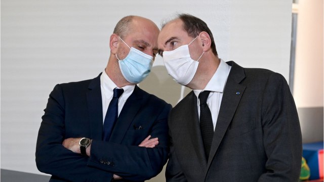 FEMME ACTUELLE - Jean Castex et Jean-Michel Blanquer chantent Vive le vent avec des écoliers : ce détail qui choque les internautes