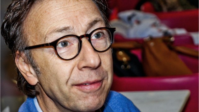 FEMME ACTUELLE - Stéphane Bern en plein déménagement : il vend ses meubles aux enchères