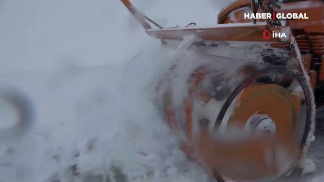 Muş-Kulp-Diyarbakır yolu, kar ve tipi nedeniyle ulaşıma kapatıldı