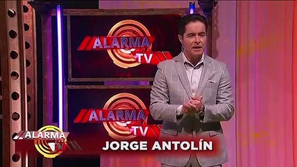 Después De Varias Descepciones Amorosas, Esta Mujer Decidió Casarse ... ¡Con Ella Misma!