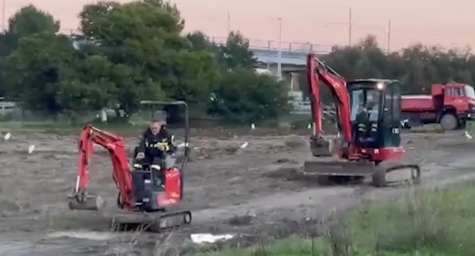 Cagliari - Esercitazione con mezzi di movimento terra dei Vigili del Fuoco (21.12.21)