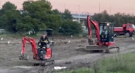 Cagliari - Esercitazione con mezzi di movimento terra dei Vigili del Fuoco (21.12.21)