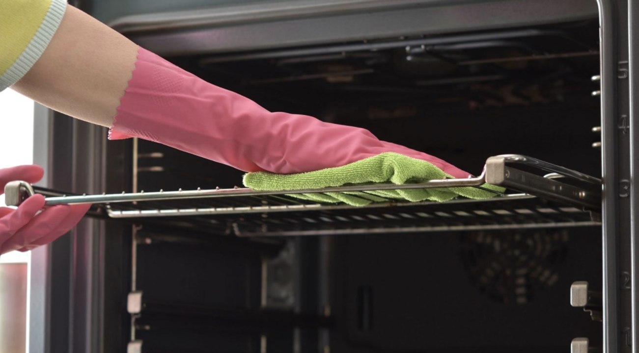How to Clean Your Oven: A Step-By-Step Guide