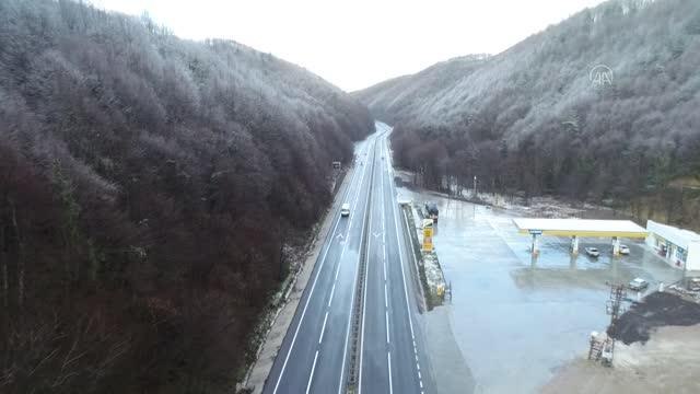 (DRONE DESTEKLİ) - BOLU - Bolu Dağı'nda kar yağışı etkisini sürdürüyor