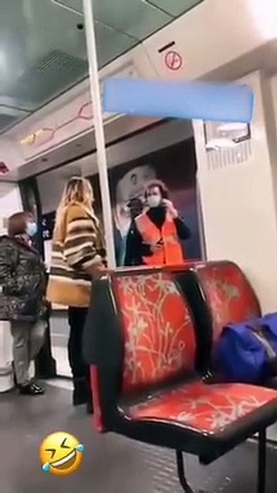 Un passager ouvre un sac suspect dans le RER pour éviter de rester bloquer des heures (Paris)