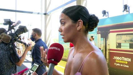 Cristina Pedroche calienta motores para las campanadas desnudándose en la Puerta del Sol