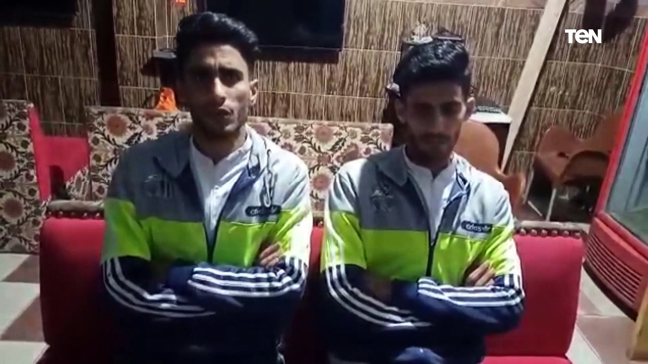موقف طريف في مباراة كرة قدم بسبب توأم يلعب في م...