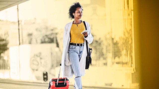 5 Ways to Feel Your Best While Traveling, According to a Dietitian