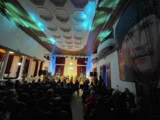 Atatürk'ün 91 yıl önce halkla buluştuğu salonda konser verildi