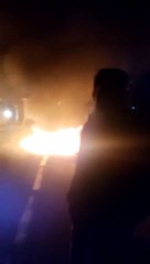 Elektrik kesintilerini protesto eden köylüler yol kapattı