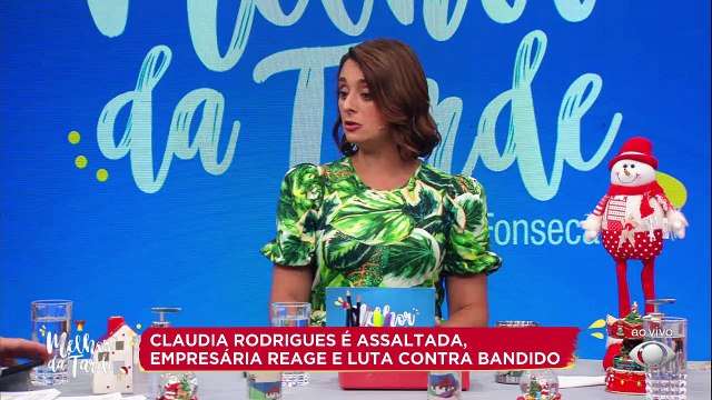 Minha empresária e amiga lutou com o bandido em minha defesa e mesmo ferida não deixou ele me atingir , disse a atriz.