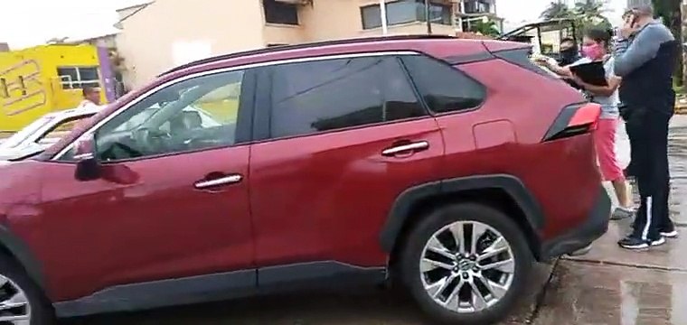 Camioneta choca contra taxi en la María de la Piedad de Coatzacoalcos