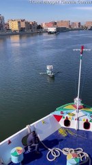 Salesmen Creatively Target Tourists in Egypt