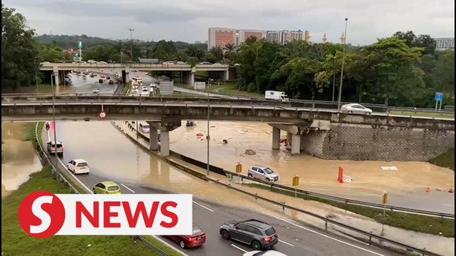 Flash floods cause traffic jam near Bukit Jelutong toll plaza in Shah Alam