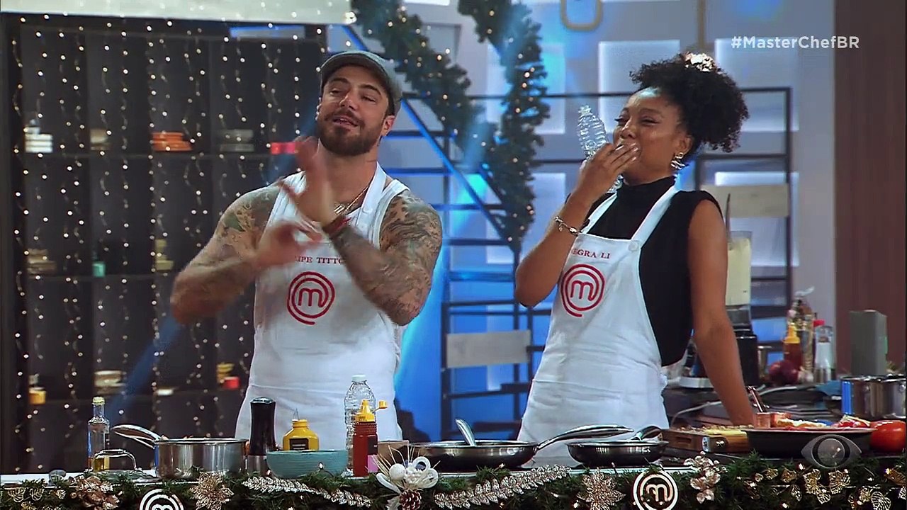 Artistas fizeram um hambúrguer de salmão, alho confit, figo com molho de cogumelos e whisky em prova especial