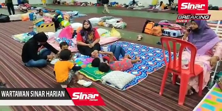 Tinjauan mangsa banjir yang ditempatkan di pusat pemindahan sementara (PPS) Stadium Tertutup Kuala Selangor