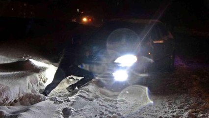 Yüksekova'da yoğun tipi nedeniyle 20 araç mahsur kaldı