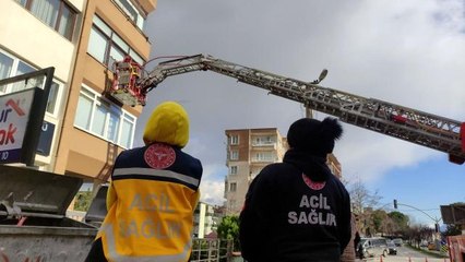 Evinde düşüp bayılan kadını böyle kurtardılar