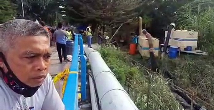 Kerja-kerja pengepaman air banjir di Taman Sri Muda, Seksyen 25, Shah Alam ke dalam Sungai Klang