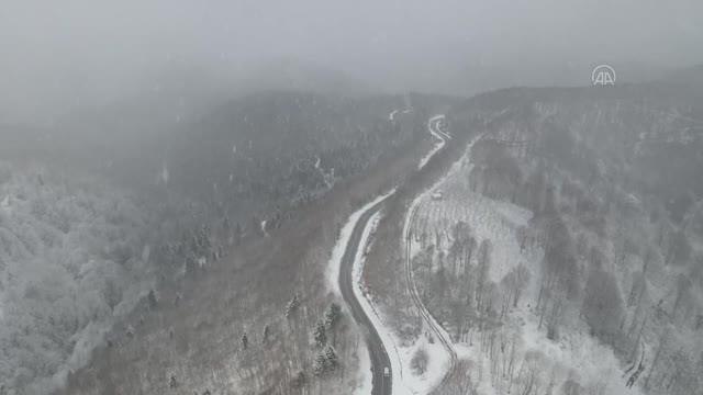Sakarya, kar yağışının ardından beyaza büründü