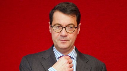 FEMME ACTUELLE - Qui est l'économiste belge Bruno Colmant, ami de Ségolène Royal ?