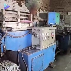 اعادة تدوير الاحدذية ... فيديو مذهل