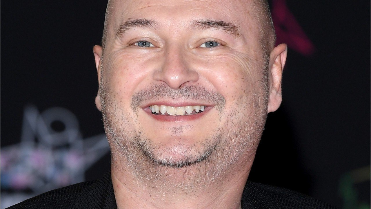 FEMME ACTUELLE - Cauet qualifié de "connard à deux balles" par un célèbre chanteur