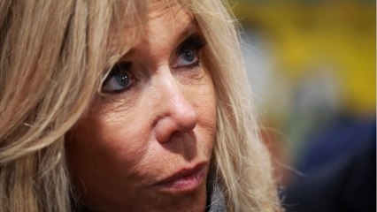 FEMME ACTUELLE- Brigitte Macron Avec Cape Et Masque Joue La Wonder Woman