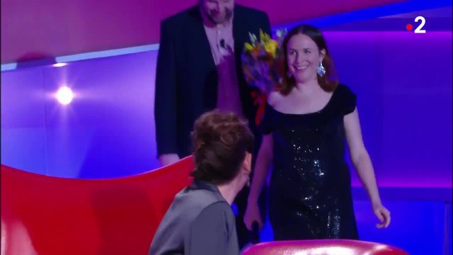 FEMME ACTUELLE - “Tout le monde veut prendre sa place” : Sandrine émue par la surprise de sa famille pour sa 100eme victoire